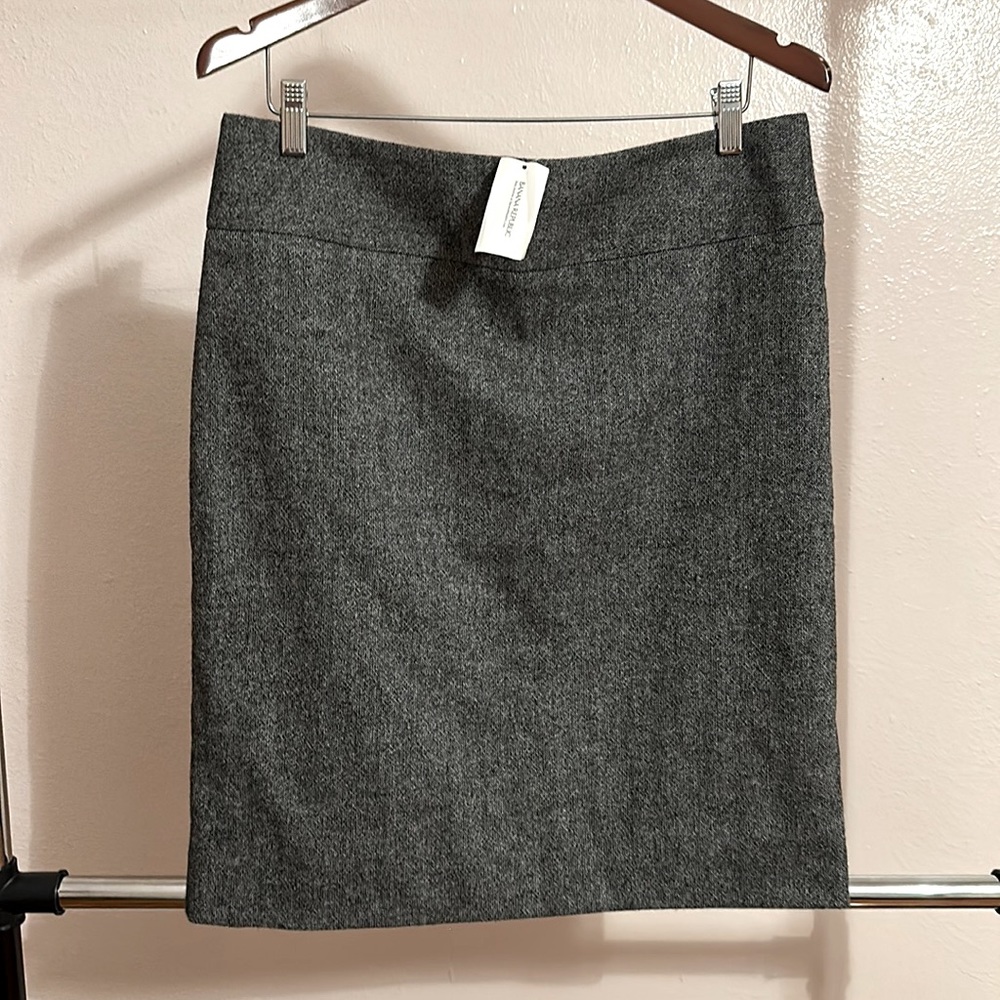 New Banana Republic Pencil Skirt. Size 14